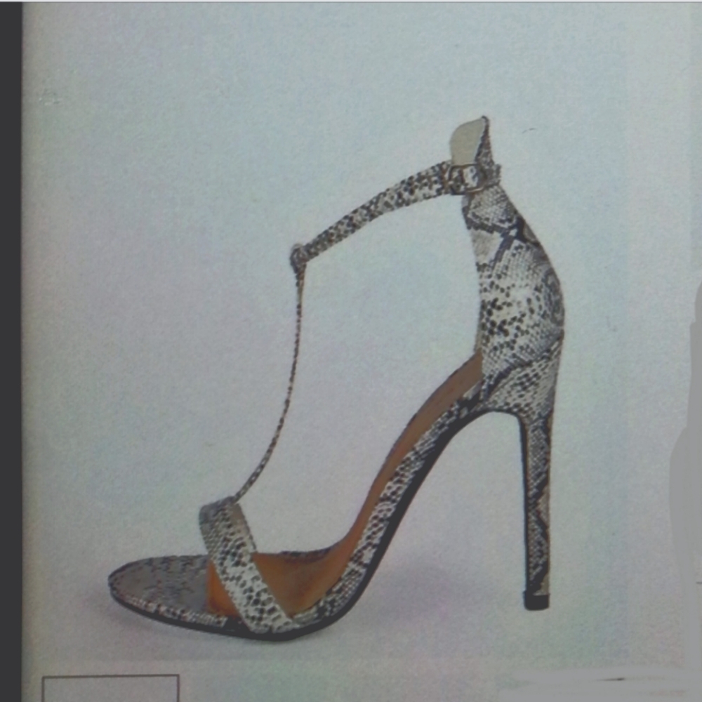 Boo Hoo heels